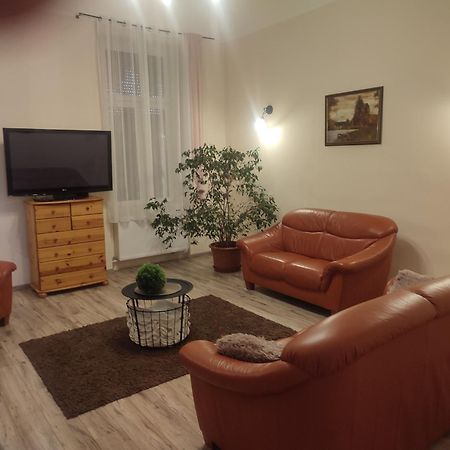 Szent János Apartman Makó Esterno foto